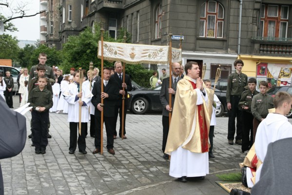 Pierwszy ołtarz - róg ulic Wapiennej i Przestrzennej